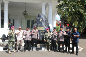Brimob Metro Jaya Kunjungi Mako Korps Marinir dalam Rangka HUT Ke 80 Marinir TNI AL