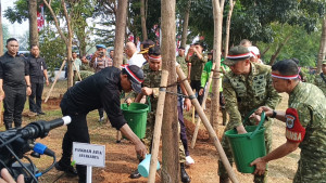 Jelang HUT RI ke-81, Kapolda Metro Jaya dan Pangdam Jaya Pimpin Aksi Bersih Sungai Kalijodo