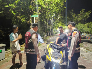 Jakarta On The Spot Dini Hari, Polsek Kepulauan Seribu Utara Gencarkan Sosialisasi Layanan Polisi 110 dan Pencegahan 3C