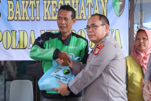 Polda Metro Jaya Gelar Bakti Kesehatan di Cakung Ratusan Warga Antusias Periksa Kesehatan