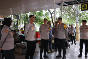 Strong Point Polres Kepulauan Seribu Kapolres AKBP Argadija Cek Langsung Keberangkatan Kapal di Marina Ancol