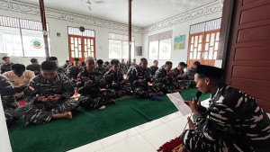 Personel Lanal Simeulue Gelar Doa Bersama Peringatan Hari Dharma Samudera Tahun 2026