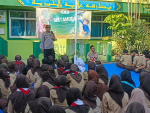 Polsek Koja Edukasi Siswa Baru Lewat Program Police Goes to School, Tekankan Bahaya Tawuran dan Kenakalan Remaja