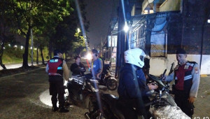 Cegah Tawuran Polsek Bekasi Barat Gelar Razia Stasioner dan Patroli Mobile