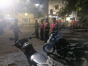 Patroli Gabungan Dini Hari, Polsek Kepulauan Seribu Utara Gencarkan Antisipasi 3C dan Sosialisasi Layanan 110