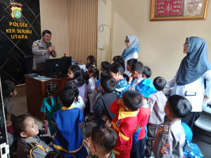 Serunya Anak PAUD Kunjungi Polsek Kepulauan Seribu Utara, Belajar Polisi Sambil Bermain