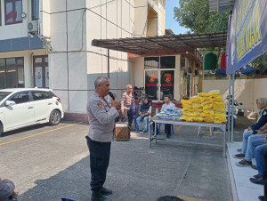 Polsek Koja Gelar Jumat Berkah Peduli, Bagikan Sembako Untuk FKDM Kecamatan Koja