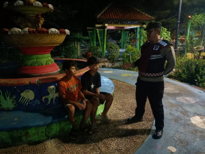 Polsek Kepulauan Seribu Utara Gelar Patroli Malam Aman Nusa l 2025,Sinergi Jaga Jakarta Tetap Kondusif