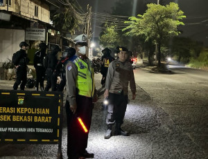 Polsek Bekasi Barat Gelar Razia Stasioner dan Patroli Jaga Jakarta On The Spot Cegah Kejahatan Jalanan dan Tawuran
