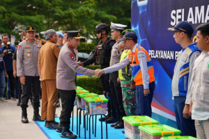 Tinjau Kalikangkung, Kapolri Pastikan Pelayanan hingga Rekayasa Lalin Optimal Hadapi Mudik