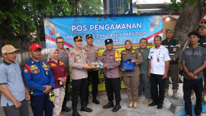 Kapolres Kepulauan Seribu Tinjau Pos Pengamanan Tahun Baru 2026, Pastikan Wisatawan Terlayani dengan Baik