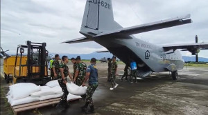Bantuan Bencana Alam Melalui Udara ke Takengon Aceh