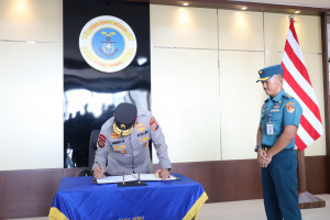 Perkuat Soliditas TNI AL- POLRI, Kapolda Riau Kunjungi Lanal Dumai dan Laksanakan Aksi Penanaman Pohon