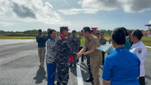 Dankodaeral lX Didampingi Ketua Daerah Kodaeral lX Gabungan Jalasenastri Koarmada RI Laksanakan Kunjungan Kerja di Lanal Saumlaki