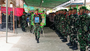 Upacara Militer Iringi Pemakaman Sertu Arifin Cepa yang Gugur dalam Tugas