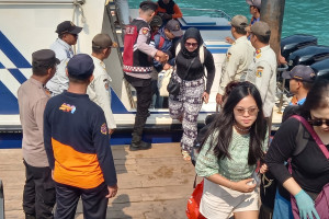Jakarta On The Spot, Polres Kepulauan Seribu Hadir Humanis di Dermaga dan Sosialisasikan Layanan Polisi 110