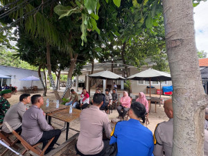 Kapolres Kepulauan Seribu Gelar Jumat Curhat di Pulau Harapan, Ajak Warga Jaga Kamtibmas dan Manfaatkan Layanan 110