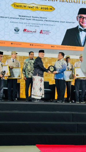 Dukung Sukses Penyelenggaraan Haji 2026, Polri Terima Penghargaan dari Kementerian Haji dan Umrah RI