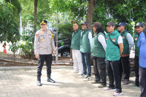 Kapolres Kepulauan Seribu Pimpin Apel Potmas Ajak Warga Jaga Keamanan Bersama