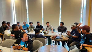 Perkuat Sinergi Informasi, Satgas Damai Cartenz Jalin Silaturahmi dengan Wartawan di Timika