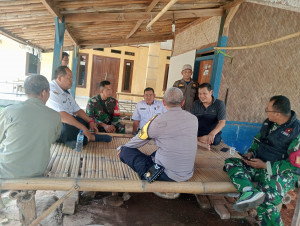 Bangun Sinergisitas, Bhabinkamtibmas Jatirangga Ajak Pengurus RW Perketat Keamanan Lingkungan