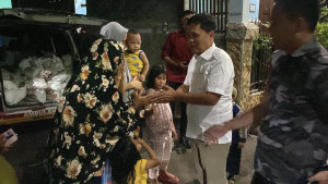 Legislator Gerindra Serap Aspirasi Warga Pulogadung, Salurkan Bantuan Kursi Roda dan Sampaikan Salam Prabowo