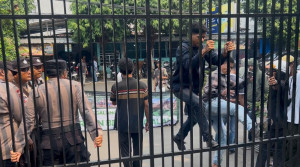 Polisi Gagalkan Upaya Pembakaran Ban Saat Aksi Mahasiswa di Kantor ATR/BPN Jakarta Utara