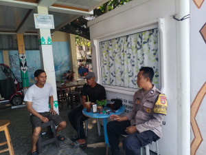 Jakarta On The Spot di Pulau Kelapa, Bhabinkamtibmas Imbau Warga Waspadai Hoaks dan Jaga Kamtibmas