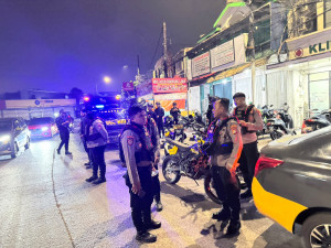 Dalam Rangka Patroli KRYD dan Razia Stasioner Tim Patroli Perintis Jaga Jakarta, Polisi Amankan Dua Remaja di duga Menyimpan Senjata Tajam