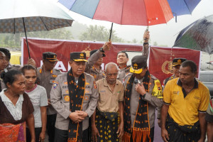 Kapolda NTT Kerahkan Personel Tambahan dan Anjing Pelacak Untuk Bantu Pencarian Korban  Bencana di Mauponggo