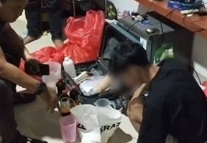 Polda Metro Jaya Bongkar Clandestine Lab Tembakau Sintetis di Jakarta Selatan