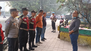Polsek Metro Penjaringan Gelar Apel Penyekatan di Jembatan Tiga Raya, Antisipasi Pergerakan Massa ke Pusat Kota