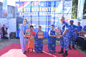 Lanud Sultan Hasanuddin Gelar Khitanan Massal Peringati Hari Bakti ke-79 TNI AU di Takalar