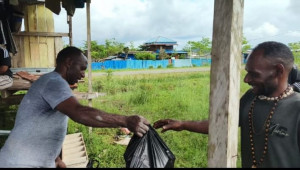 Meriahkan HUT RI ke-81, Kepala Suku Mbua Gelar Lomba Berhadiah dan Bagikan Sembako kepada Masyarakat