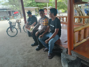 Bhabinkamtibmas Pulau Pari Keliling Kampung Ingatkan Warga Waspada 3C dan Segera Lapor 110