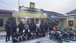 Brimob Polda Metro Jaya Gagalkan Tawuran, Delapan Remaja dan Tiga Sajam Diamankan di Sukatani Bekasi