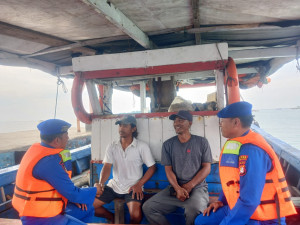 Satpolairud Polres Kepulauan Seribu Patroli Dialogis Laut, Antisipasi Kejahatan dan Sosialisasikan Layanan 110 Demi Wisata Aman