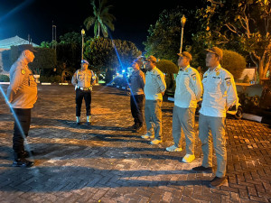 Patroli Malam Gabungan di Kepulauan Seribu Selatan, Polisi–TNI Sambangi Warga Cegah Gangguan Kamtibmas