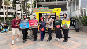 Pentas Seni Orkes Melayu Gerobak Dorong Meriahkan CFD di Bundaran HI, Polwan Sampaikan Imbauan Humanis