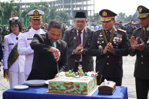Refleksi Delapan Dekade Pengabdian, Danlanal Dumai Hadiri Upacara Peringatan HUT Ke 80 TNI di Pekanbaru