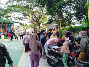 Puluhan Orang Tua di Grand Cikarang Village Desak Solusi, Sekitar 73 Calon Siswa Belum Tertampung di SDN Jayasampurna