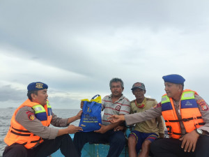 Satpolairud Polres Kepulauan Seribu Intensifkan Patroli Dialogis Laut, Antisipasi Kejahatan dan Keamanan Perairan
