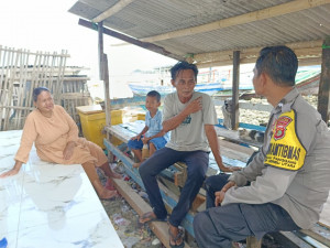 Sambang Humanis Bhabinkamtibmas Pulau Panggang, Warga Apresiasi Situasi Aman Selama Ops Lilin 2025