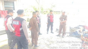 Polsek Pademangan Intensifkan Patroli Jalan Kaki di Lodan Timur, Dukung Program Jaga Lingkungan