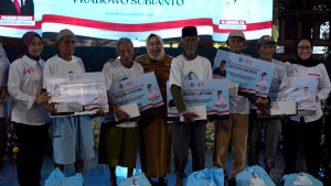 Kisah Penarik Becak Listrik yang Tak Ingin Takluk oleh Ojek Online