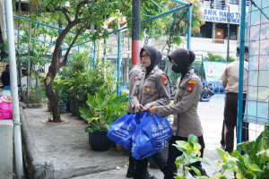 Polisi Distribusikan 1.377 Paket Makan Bergizi Gratis ke Ribuan Pelajar di Jakarta Utara
