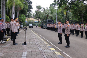 Kapolres Kepulauan Seribu Pimpin Apel Pagi, Tekankan Disiplin dan Profesionalisme Personel