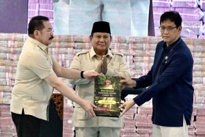 Panglima TNI Dampingi Presiden RI Pada Kegiatan Penyerahan Hasil Kerja Satgas PKH