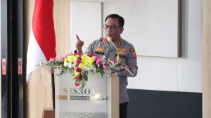 Pasukan Pelopor BKO Polda NTT Bergerak Tangani Dampak Gempa, Layani dan Bantu Warga di Lokasi Pengungsian