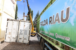 Peti Pendingin Jenazah Bantuan Polda Riau Tiba di RSUD Lubuk Basung Agam